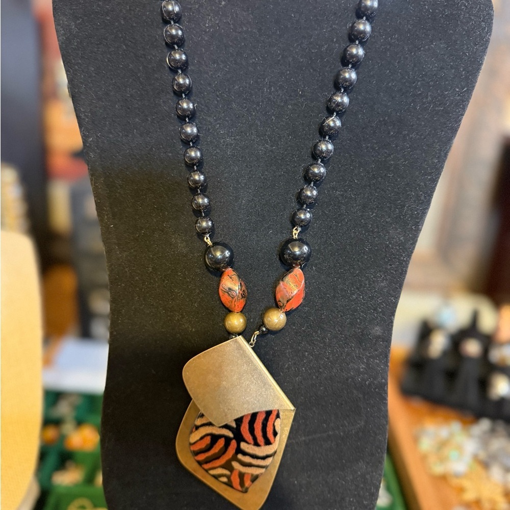 Gold and Black Pendant Necklace - Picture 6 of 9